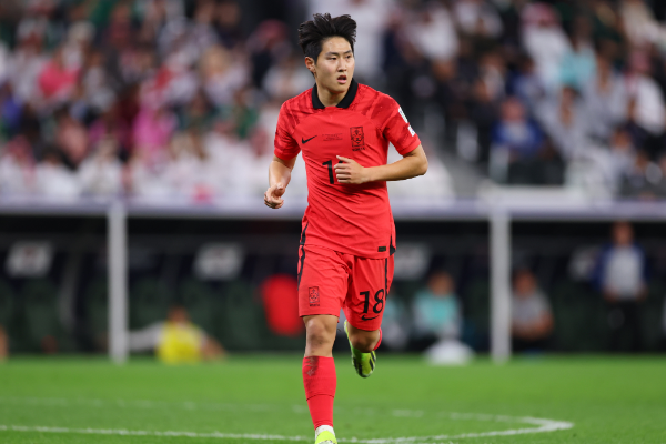 韓國隊(duì)3-2戰(zhàn)勝伊拉克，李剛?cè)寿惡笳剤F(tuán)隊(duì)合作與個(gè)人表現(xiàn)