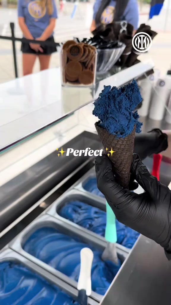 直流口水網(wǎng)友真想嘗嘗藍(lán)黑冰淇淋究竟有多美味