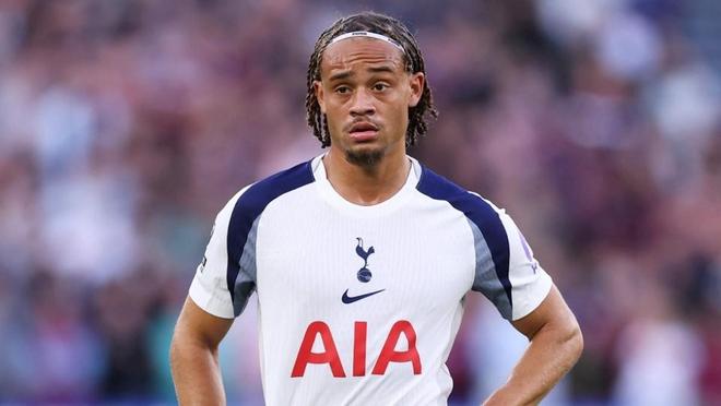 每體：新賽季聯(lián)賽僅有1助攻，西蒙斯適應(yīng)英超仍需時(shí)間