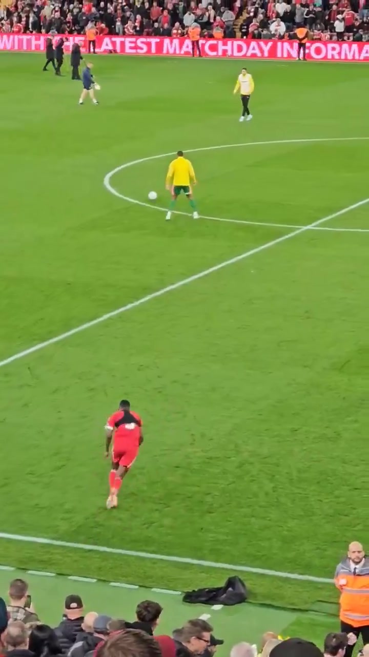 補(bǔ)課伊薩克中場(chǎng)時(shí)被要求進(jìn)行折返跑訓(xùn)練