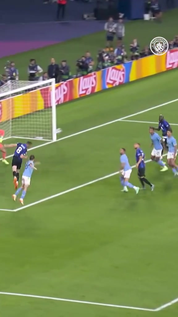 那時絕對的世界級中衛(wèi)魯本這一次快速反應可是立了大功了