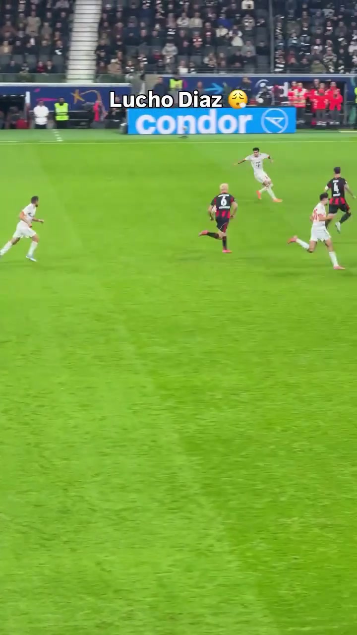 這球真的太不講理了場邊視角看迪亞斯禁區(qū)內(nèi)爆射近角破門