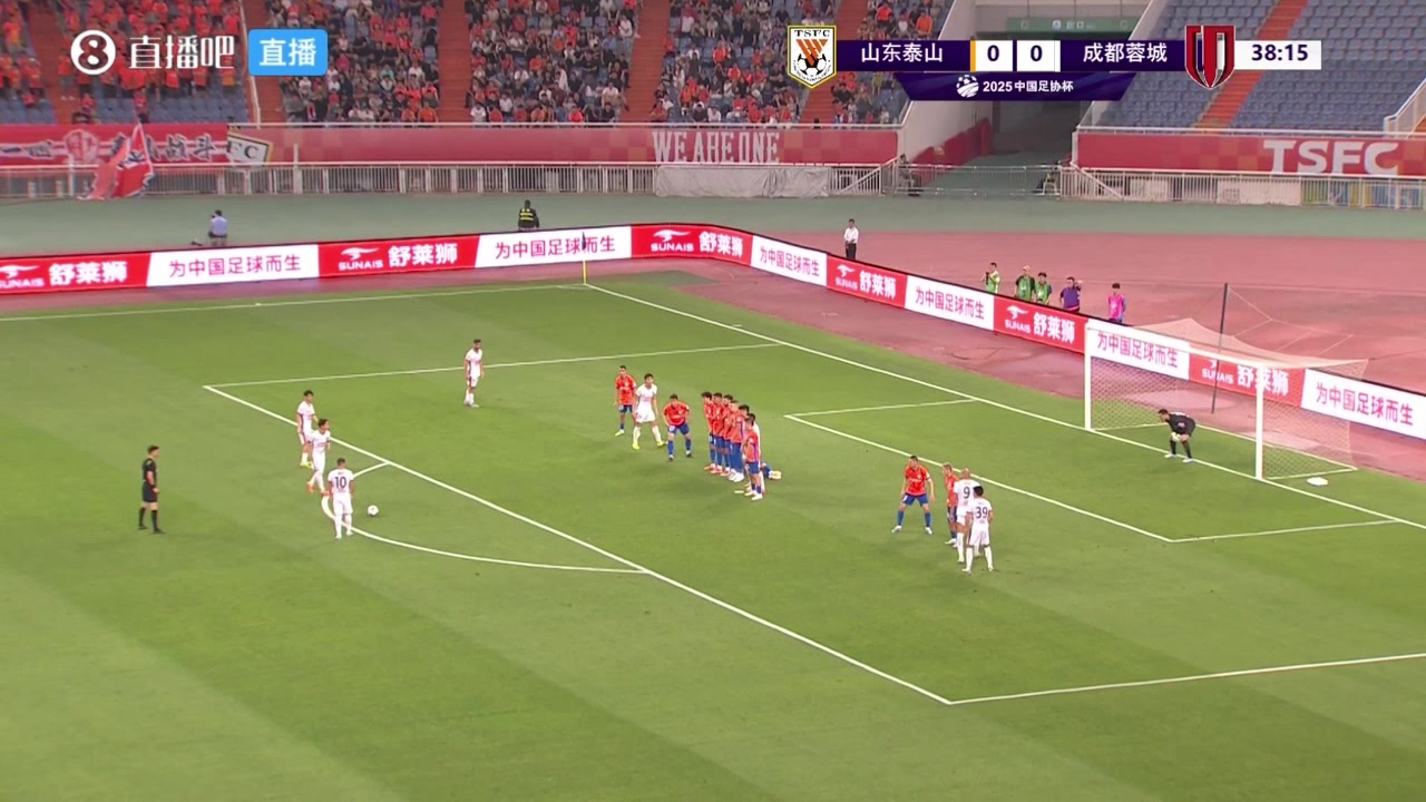 王大雷望球興嘆羅慕洛任意球直掛死角蓉城1-0領先泰山