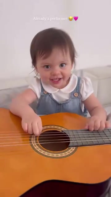 鄉(xiāng)村女歌手C席B席女兒的彈唱時(shí)間太可愛了吧