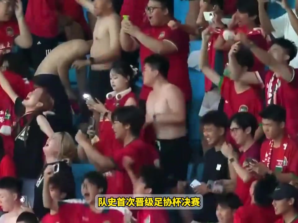 太不易了河南隊(duì)隊(duì)史31年首次闖進(jìn)足協(xié)杯決賽賽后全隊(duì)瘋狂慶祝