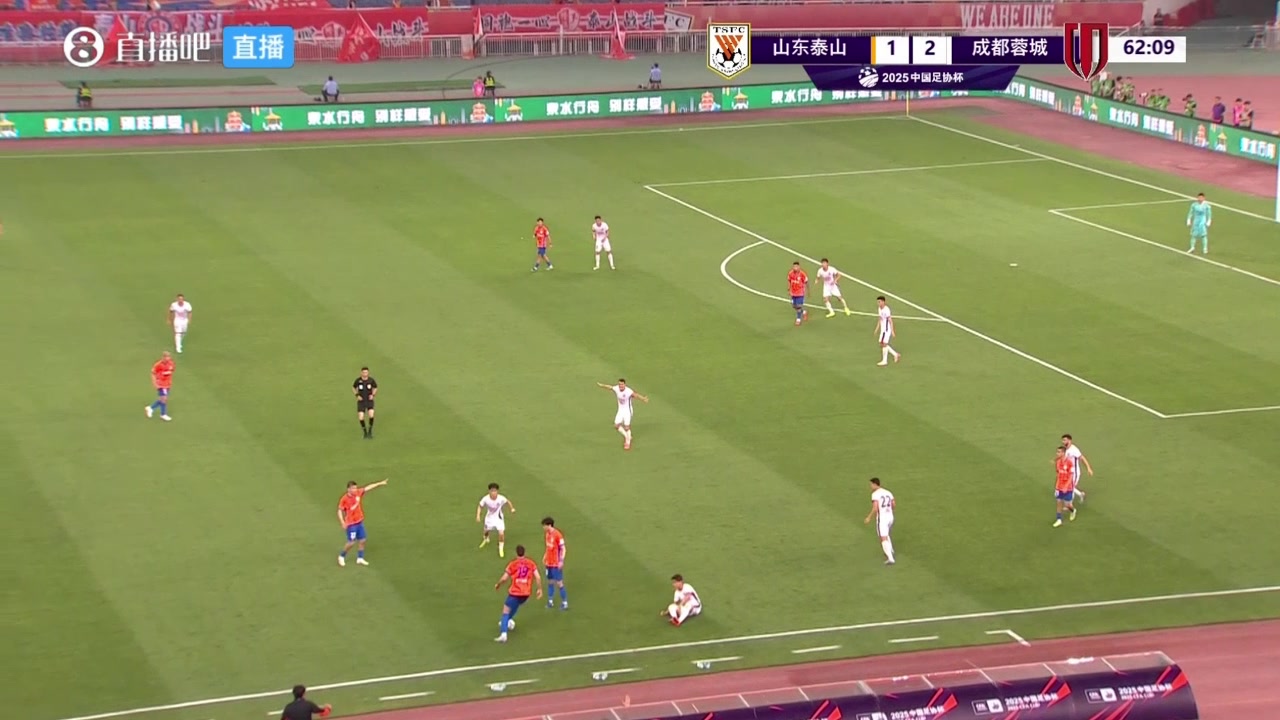 暴脾氣啊韋世豪一腳解圍踢到澤卡身上雙方爆發(fā)沖突