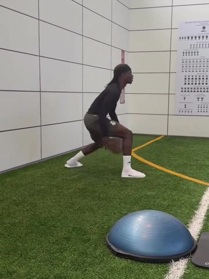 如此絲滑全能的卡馬文加穿拖鞋打籃球