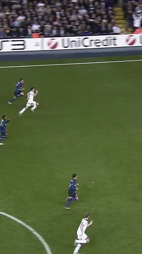 世一右跌下神壇歐冠官推重溫貝爾當年拉爆國米右路防線