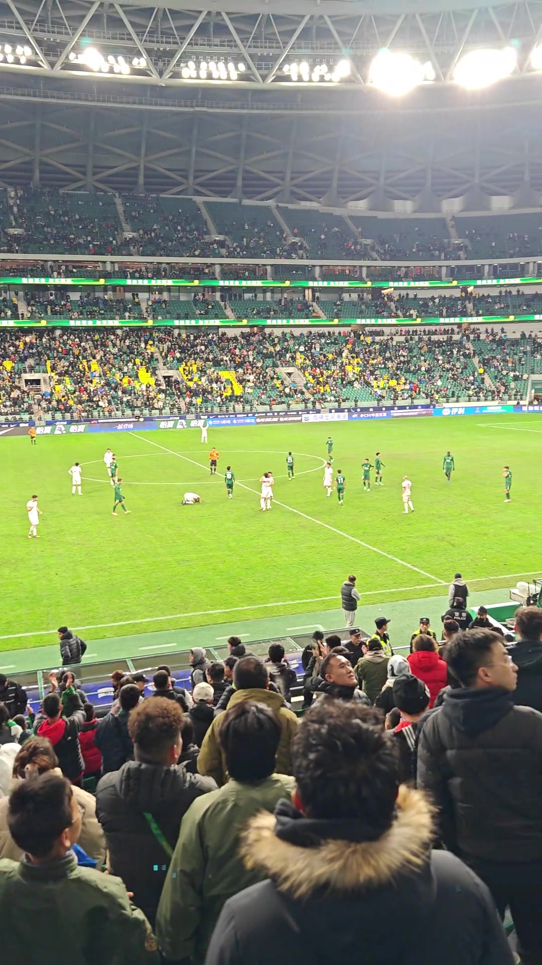 實拍國安不敵海牛后面對還我國安聲浪高層無奈離開工體