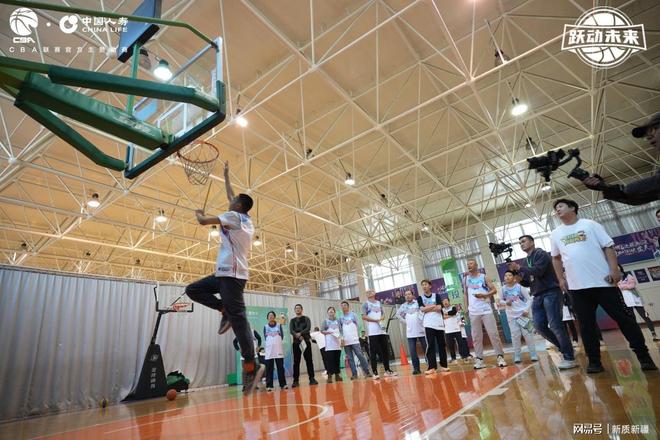 中國人壽新疆分公司舉辦“一日球員 反客為主”CBA探營活動
