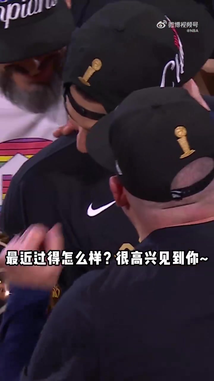 笑死穆雷從馬龍教練手中接過獎杯后不停地喊寶貝寶貝