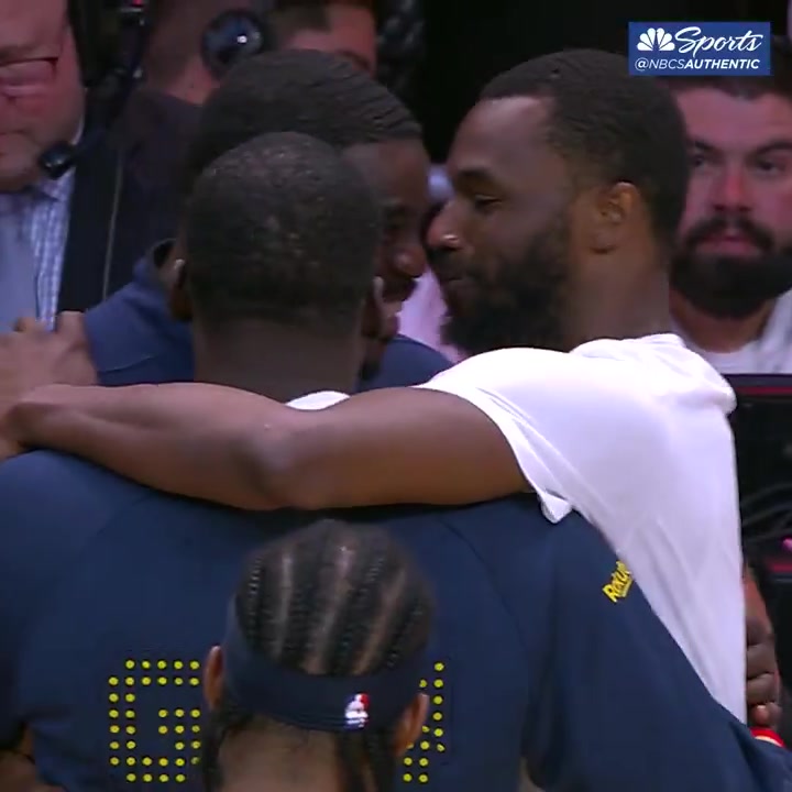 畢竟一起拿過(guò)冠軍追夢(mèng)和維金斯賽后哥倆好聊得非常開(kāi)心