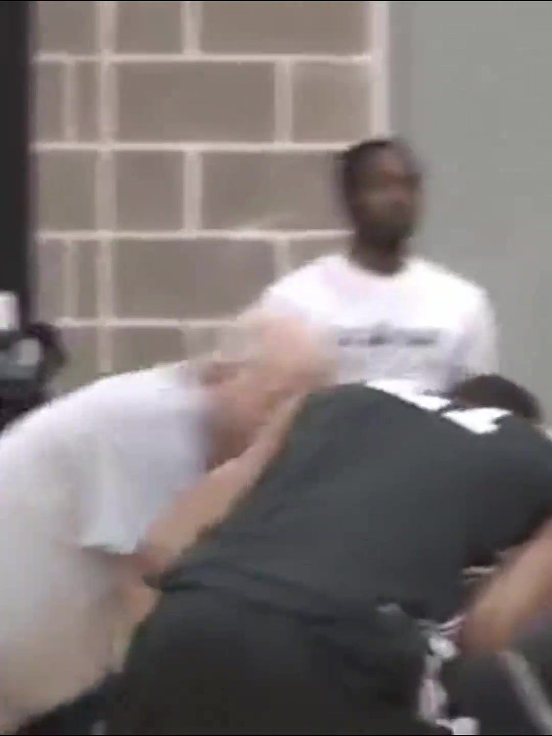 傳奇教頭謝幕波波維奇名場(chǎng)面訓(xùn)練期間暴打鄧肯