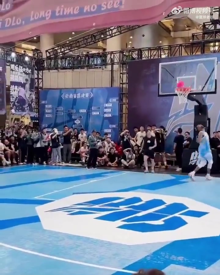 中國球迷單挑拉塞爾 耍出一招麥迪式背運撤步超遠三分引爆全場