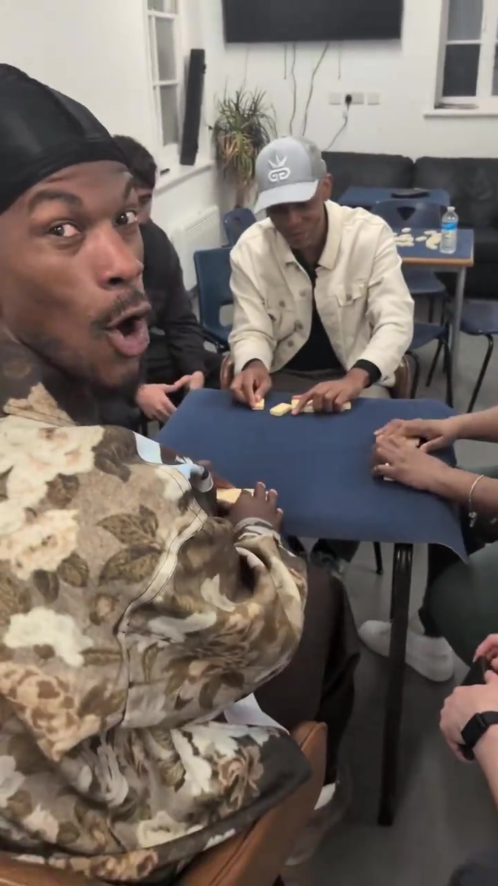 想找到巴特勒很簡單因為他不在籃球場就在棋牌室