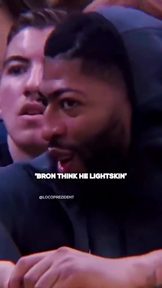 2020奪冠年的詹姆斯在場(chǎng)邊和濃眉笑得這么開心