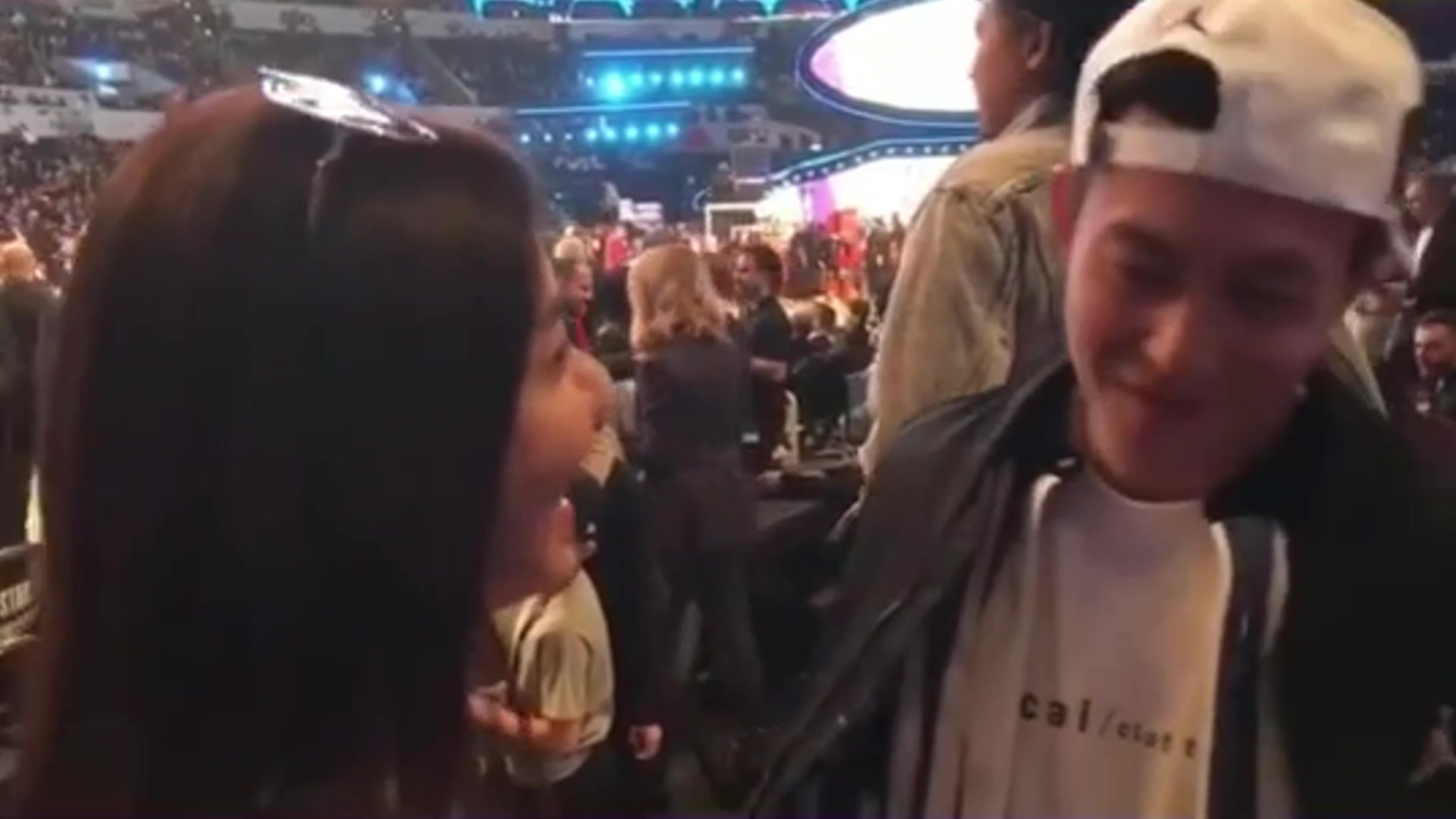 美娜早年采訪陳冠希名場(chǎng)面我和你一樣喜歡勒布朗和威少