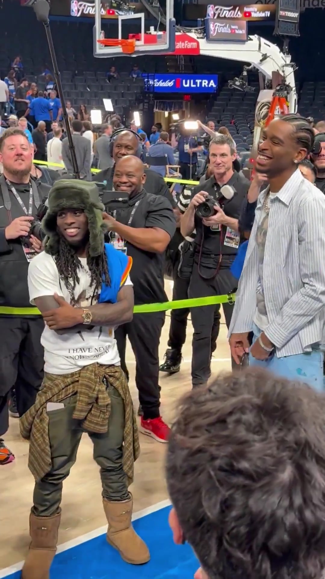 老隊(duì)友亞歷山大賽后和保羅場邊熱聊