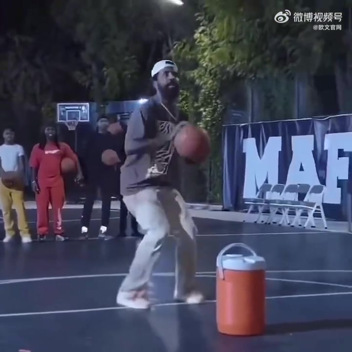 什么叫人球一體看歐文運(yùn)球真是主打一個(gè)隨心所欲啊