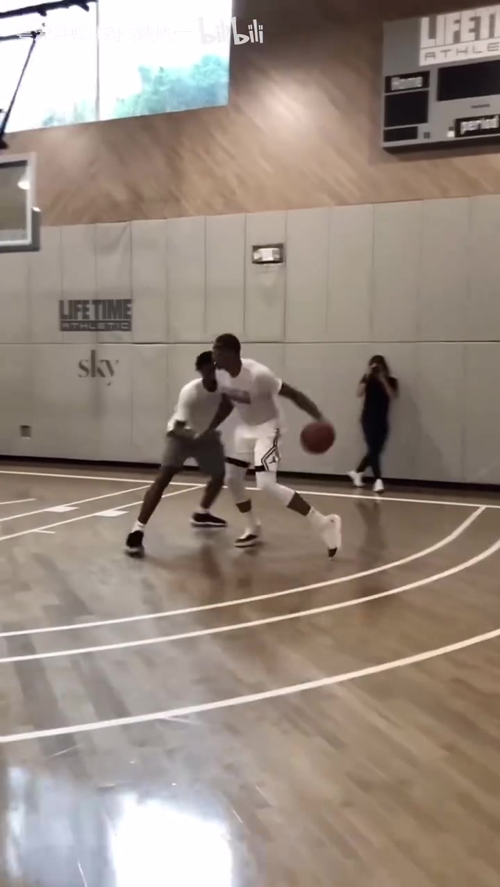 NBA球星的頂級(jí)腳步操作誰(shuí)的連招最絲滑