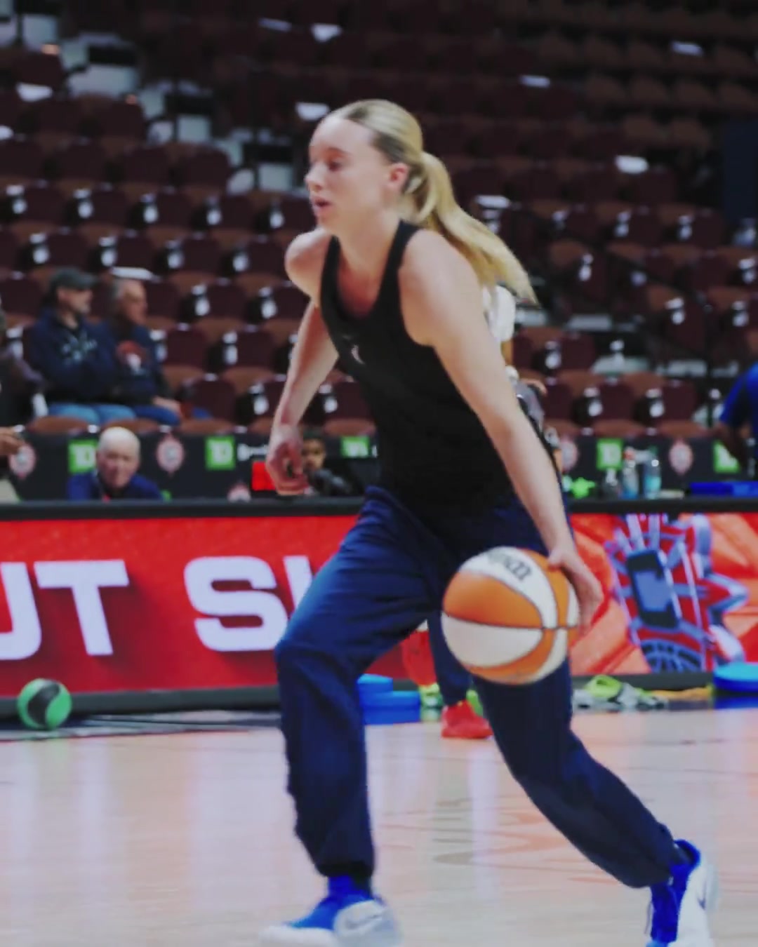 佩奇這投籃姿勢好標(biāo)準(zhǔn)話說她眼神甚至有點像麥迪啊