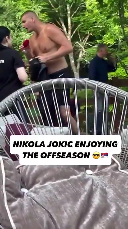 嚯肚子上這一大塊五花肉約基奇休賽期放飛自我派對(duì)狂嗨