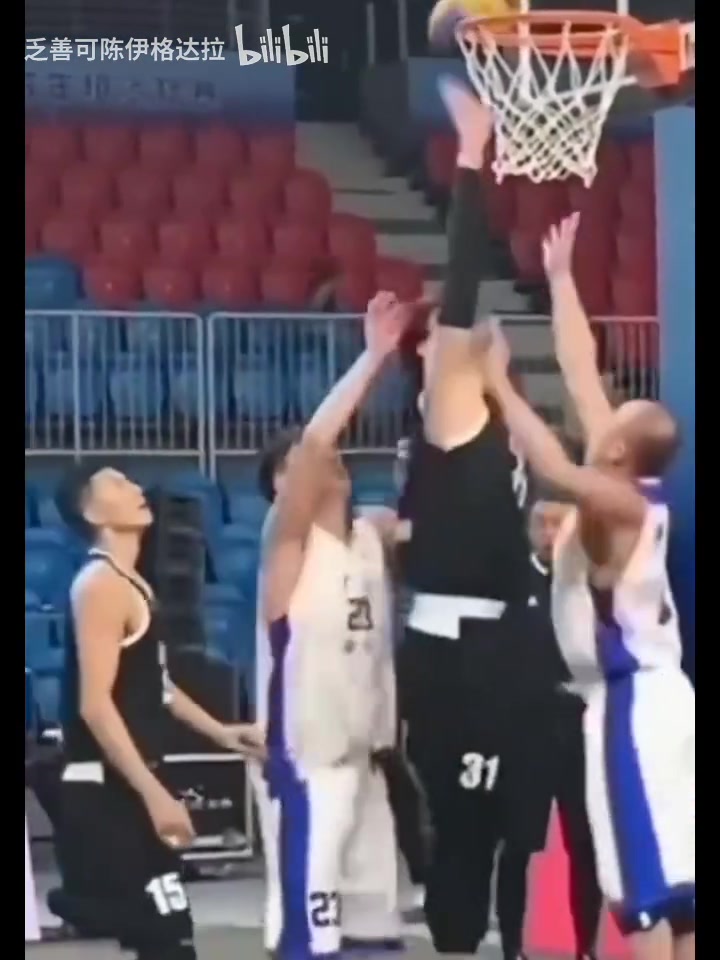 經(jīng)典表情包出處王哲林這操作直接給姚明干無(wú)語(yǔ)了