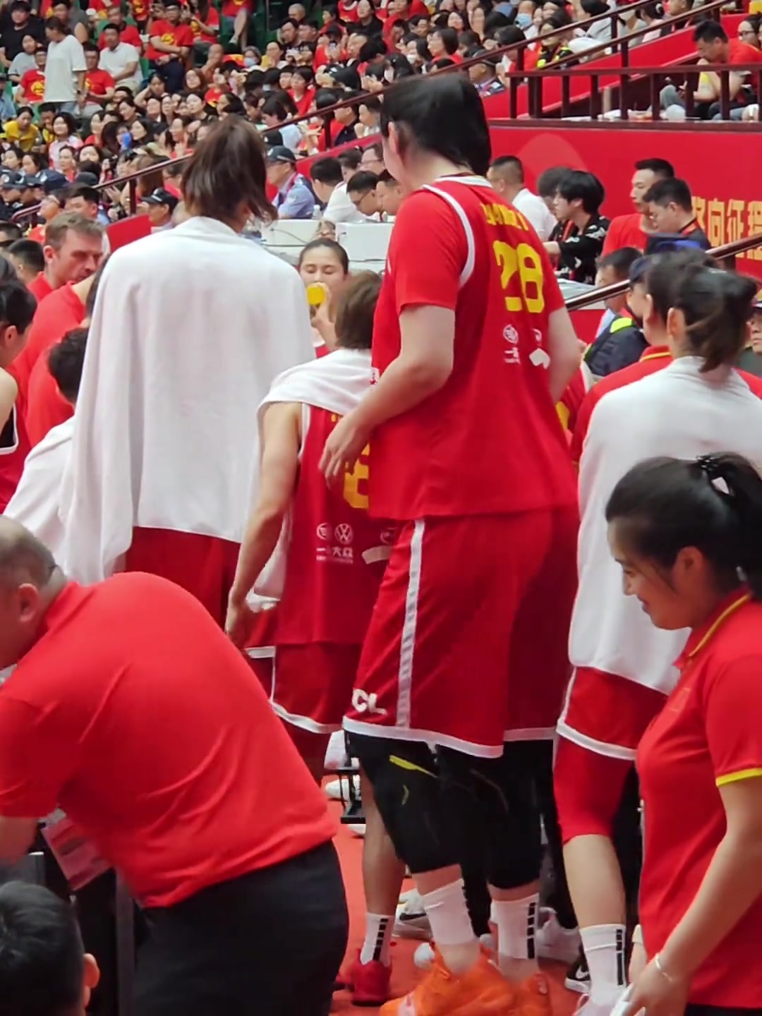 張子宇一不小心就是一個肘擊是誰中獎了