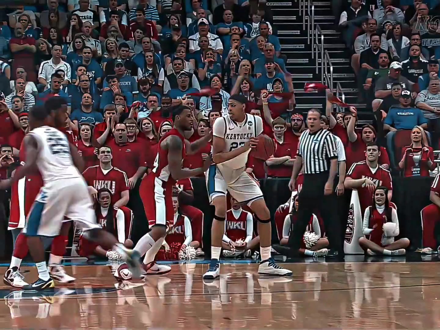 怪不得大學(xué)就能和夢(mèng)之隊(duì)合練大學(xué)時(shí)期的濃眉原來是這樣打球啊