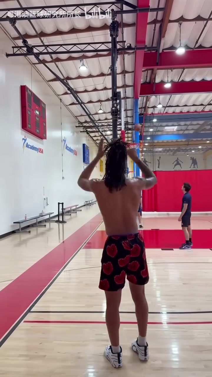 一鏡到底最佳新秀卡斯爾休賽期三分球訓(xùn)練