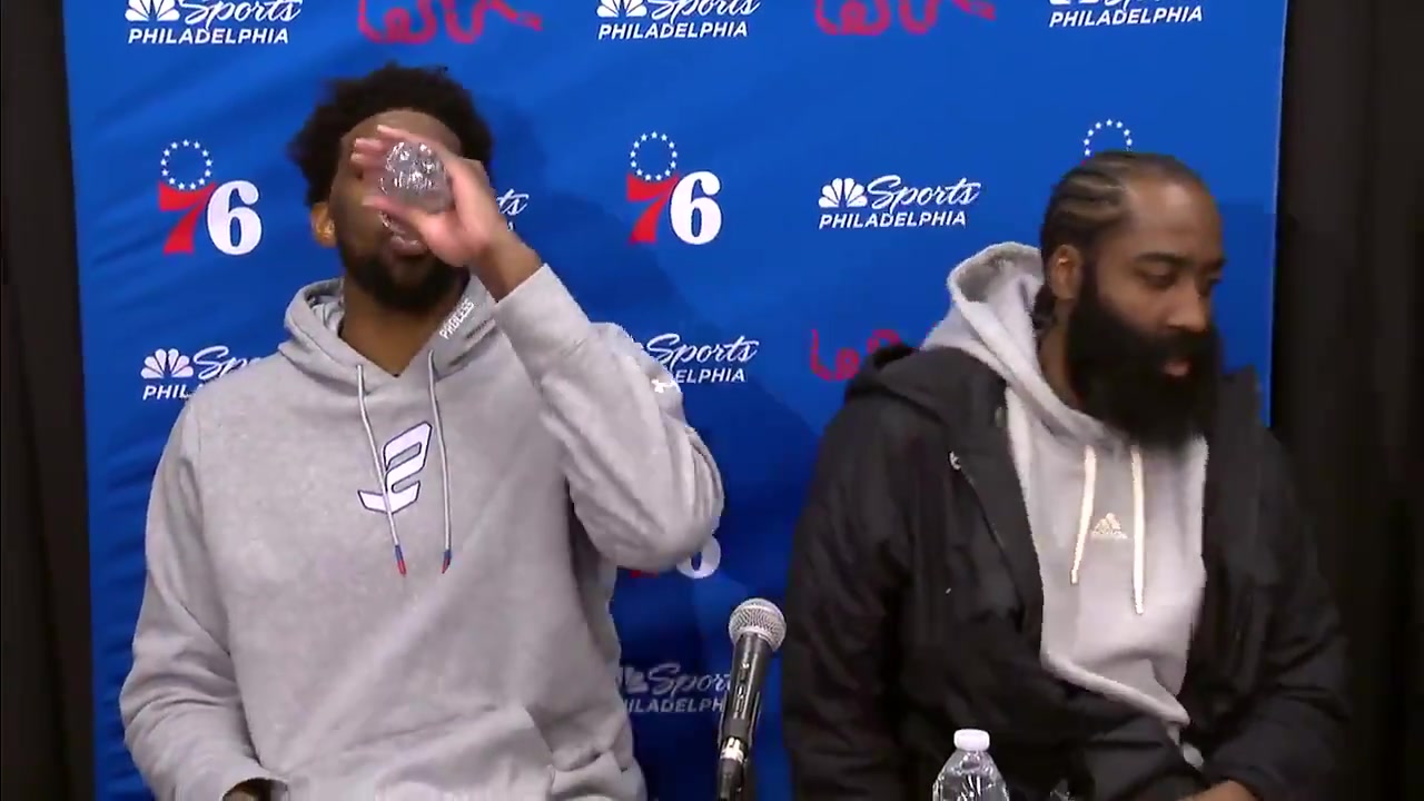 簡(jiǎn)直就像口服液啊名場(chǎng)面恩比德表演絕活哈登滿臉疑惑