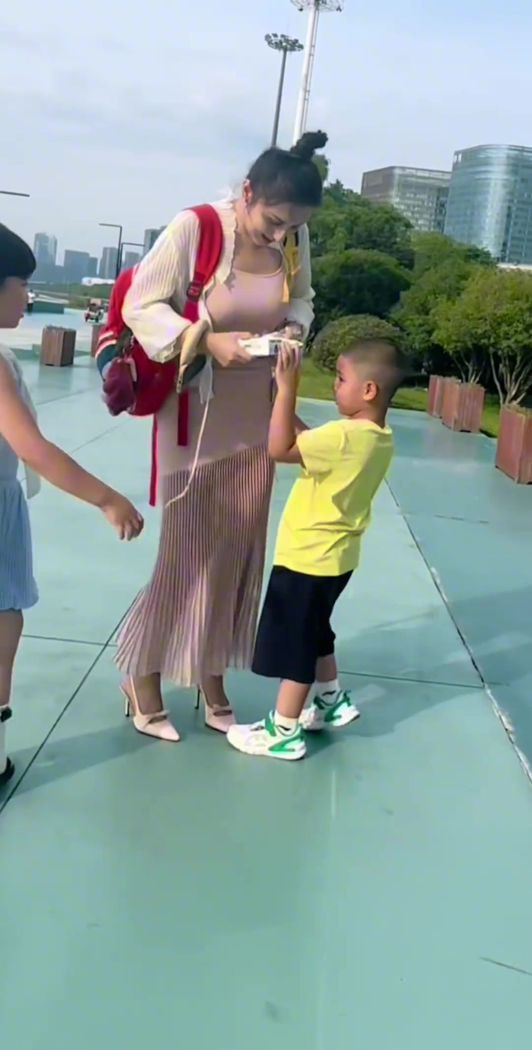 離婚了西熱妻子曬視頻從今天開(kāi)始我將正式獨(dú)自帶兩個(gè)孩子