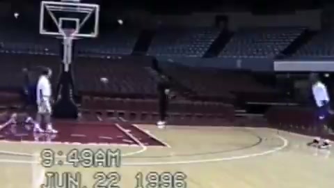 科比選秀前在快船試訓(xùn)的視頻沒(méi)想到快船沒(méi)看上