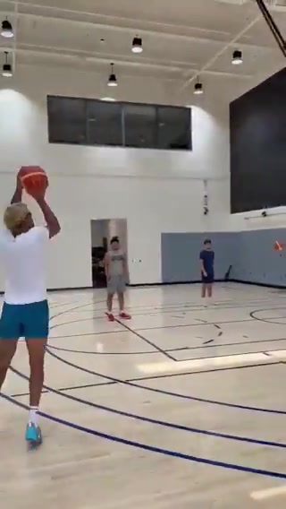 阿杜準(zhǔn)備來馬刺了索漢被拍到在太陽的訓(xùn)練館訓(xùn)練