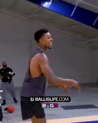 霍華德近期1v1單挑流出這狀態(tài)再打打CBA沒問題吧