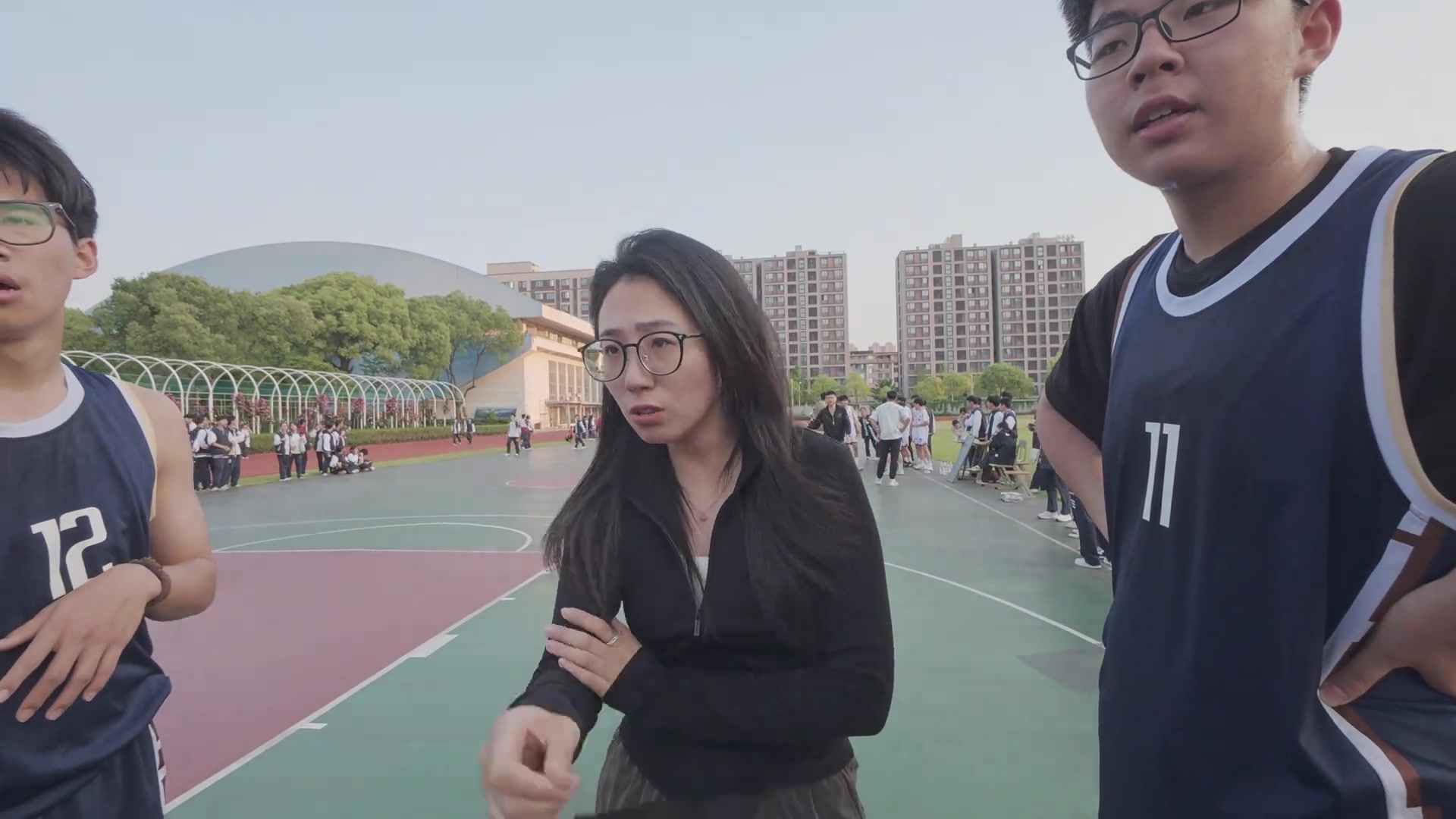 當(dāng)我們的班賽教練是女化學(xué)老師那很有化學(xué)反應(yīng)了