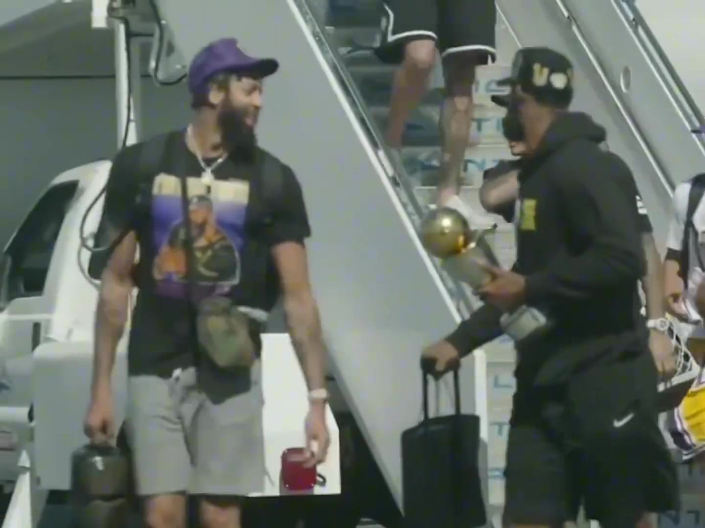 卡魯索戴著湖人冠軍戒指 幫兄弟們彌補了2020年冠軍游行的遺憾