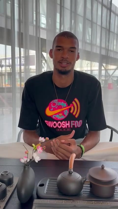 文班亞馬向中國(guó)道別謝謝中國(guó)一次偉大而難得的遇見(jiàn)