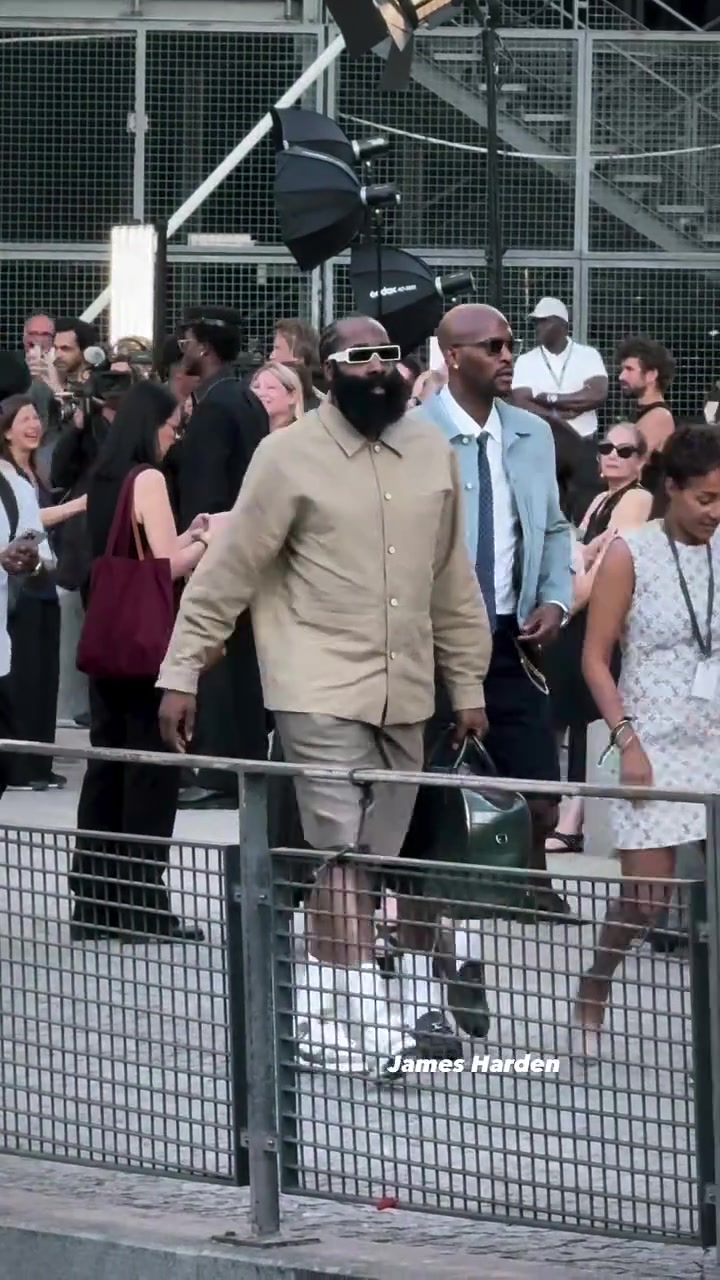 哈登準(zhǔn)備參加巴黎時裝周活動