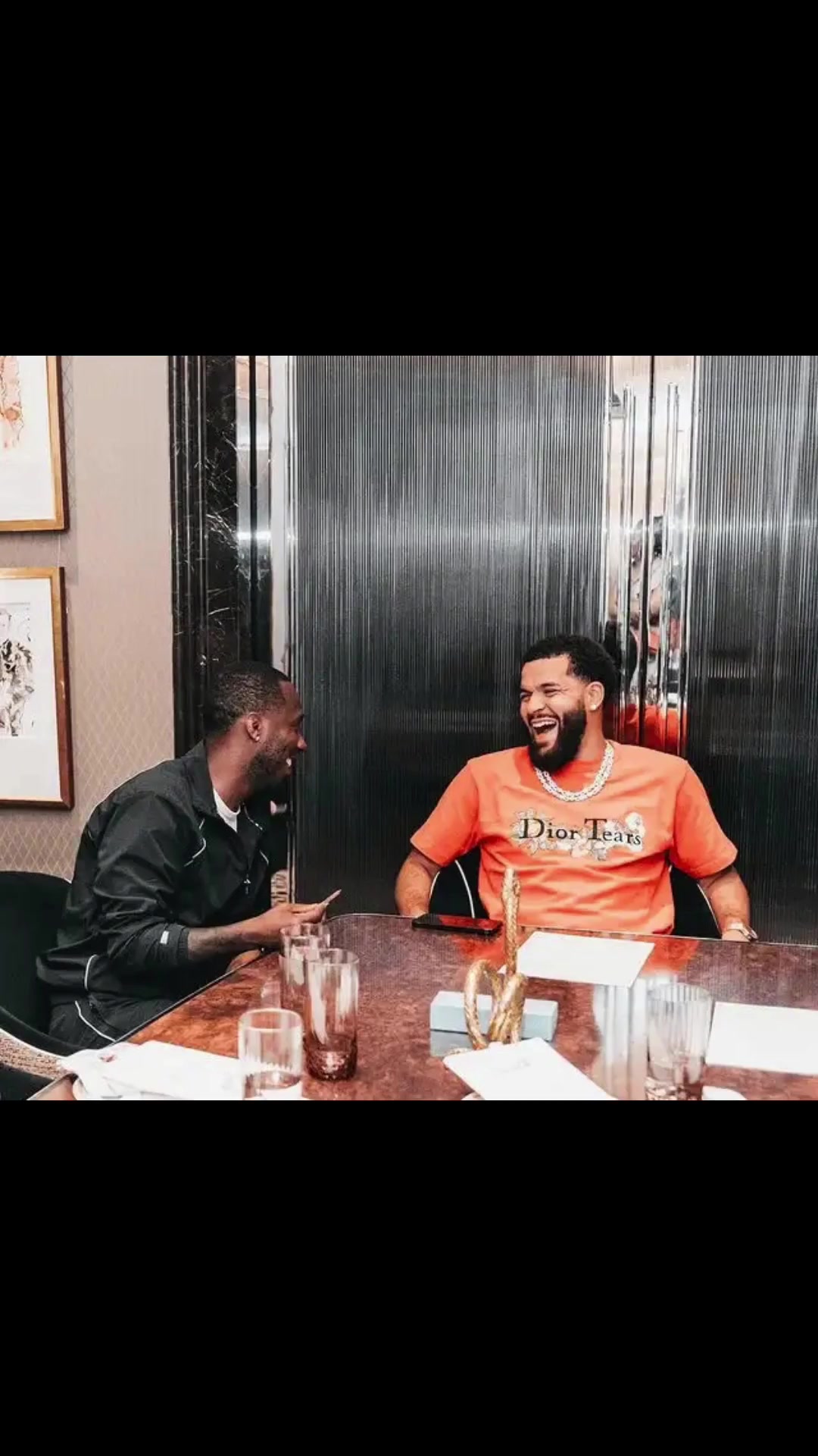 這次已離開(kāi)了上次范喬丹和火箭簽約后就帶著杰倫-格林去吃飯了