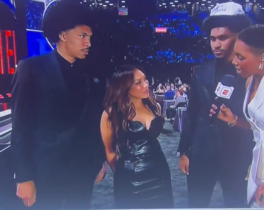 這身材馬刺榜眼迪倫-哈珀的媽媽真是性感又年輕