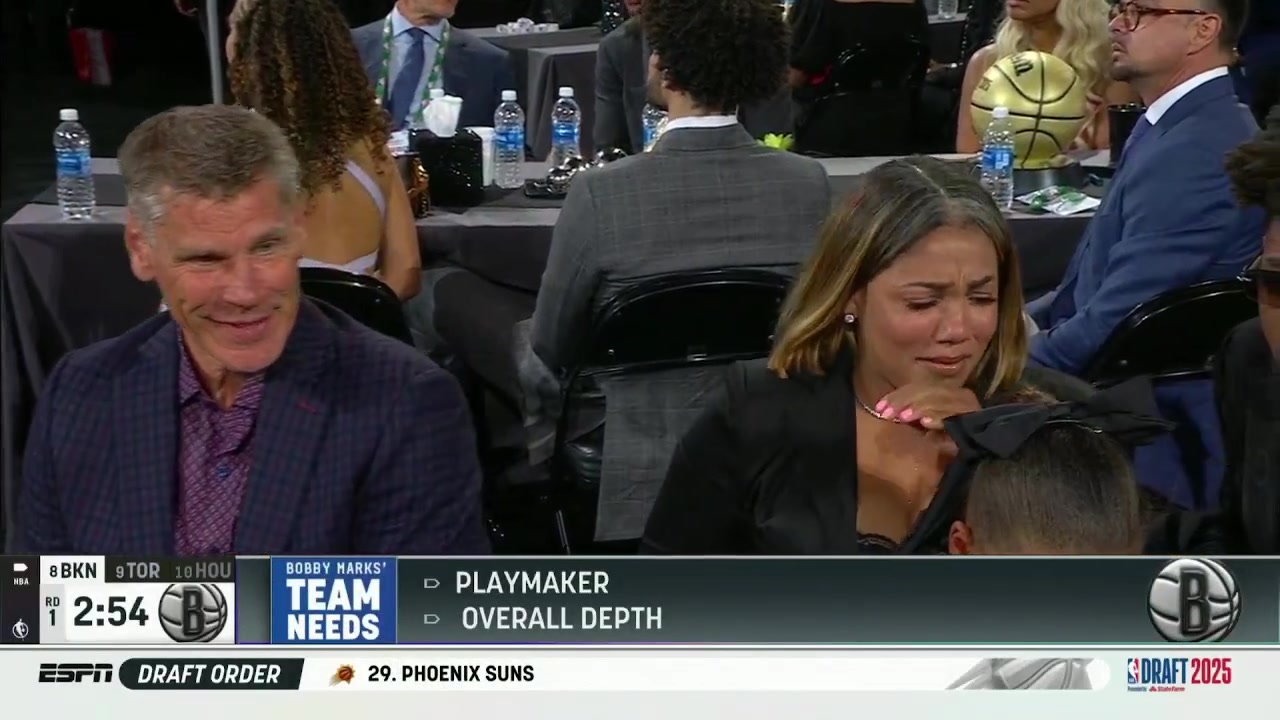 母親的不容易第七順位費爾斯母親在臺下已哭成淚人