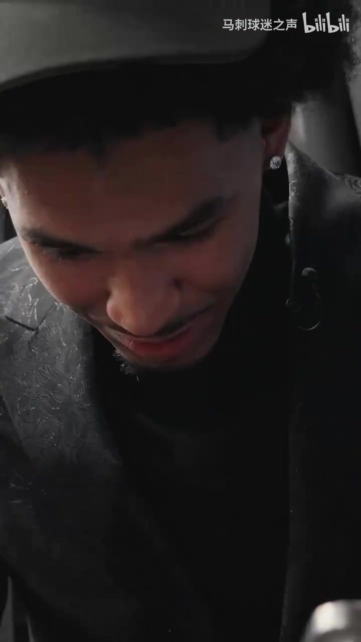 聯(lián)系一下小老弟文班亞馬給榜眼秀迪倫哈珀打視頻