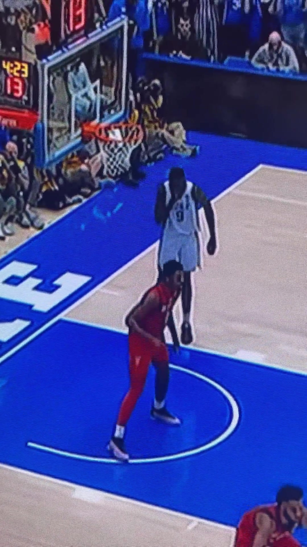 體力是缺點(diǎn)馬盧阿奇曾在比賽中嘔吐 噴了一地