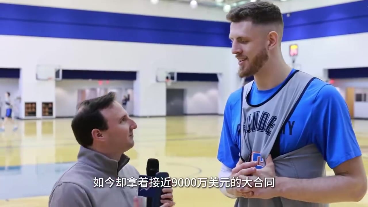 如今天差地別周琦在火箭的新秀賽季還能上場(chǎng)而哈滕1分鐘都打不了