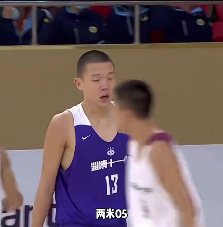 天賦盡顯楊瀚森在淄博十一中時已經(jīng)展現(xiàn)了超凡的防守和傳球能力