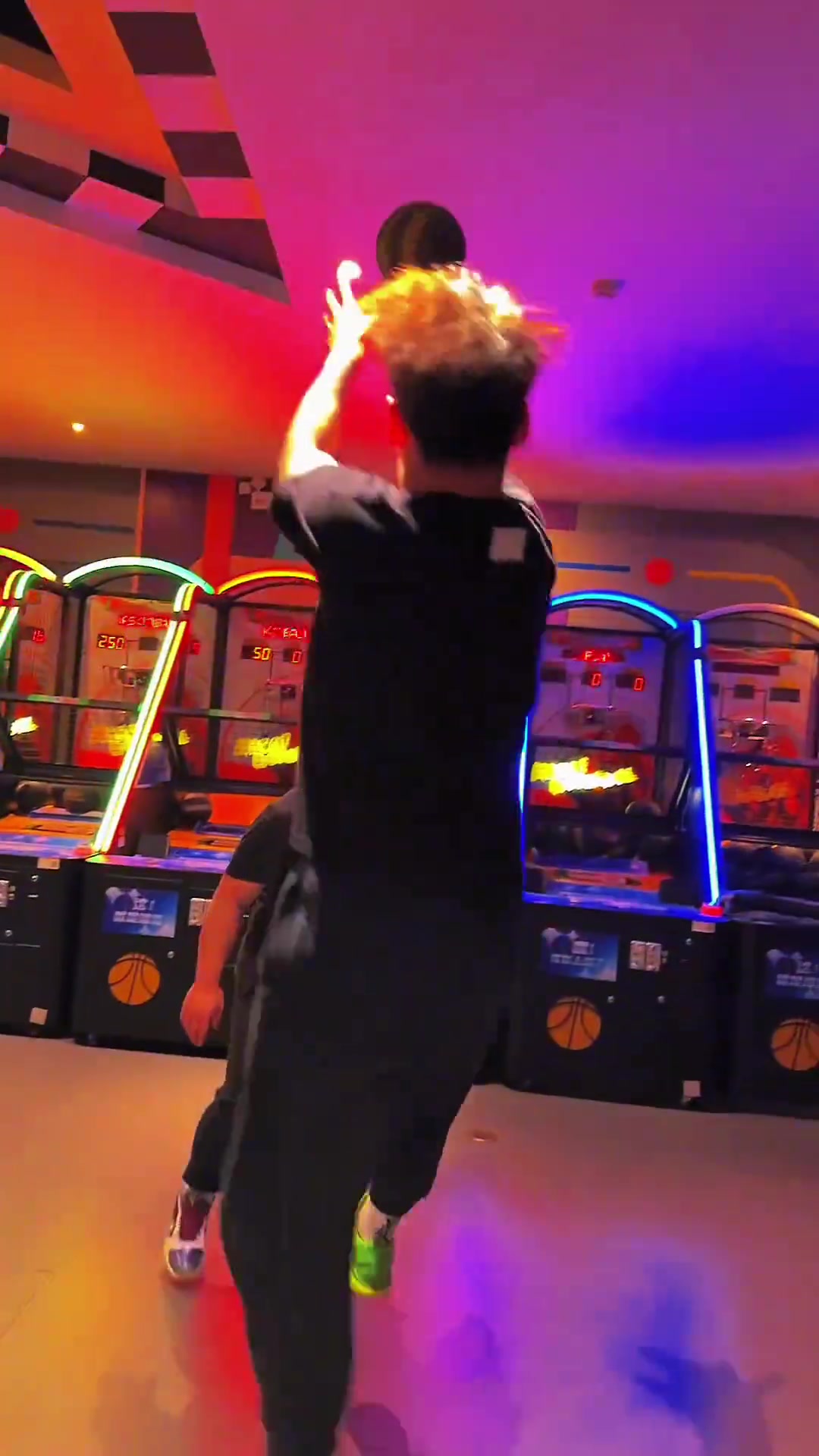 媽媽打球去游戲廳 我請(qǐng)看VCR