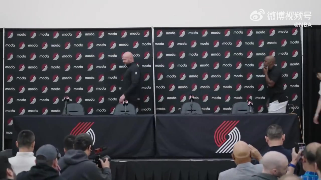 努力提高外語水平楊瀚森打趣下次爭取把我身邊這個翻譯踹走