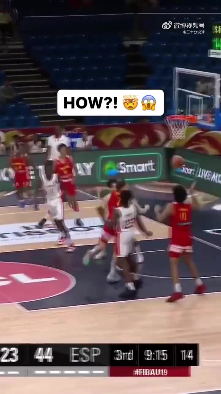 臥槽臥槽誰能看清這個(gè)傳球是怎么傳出來的