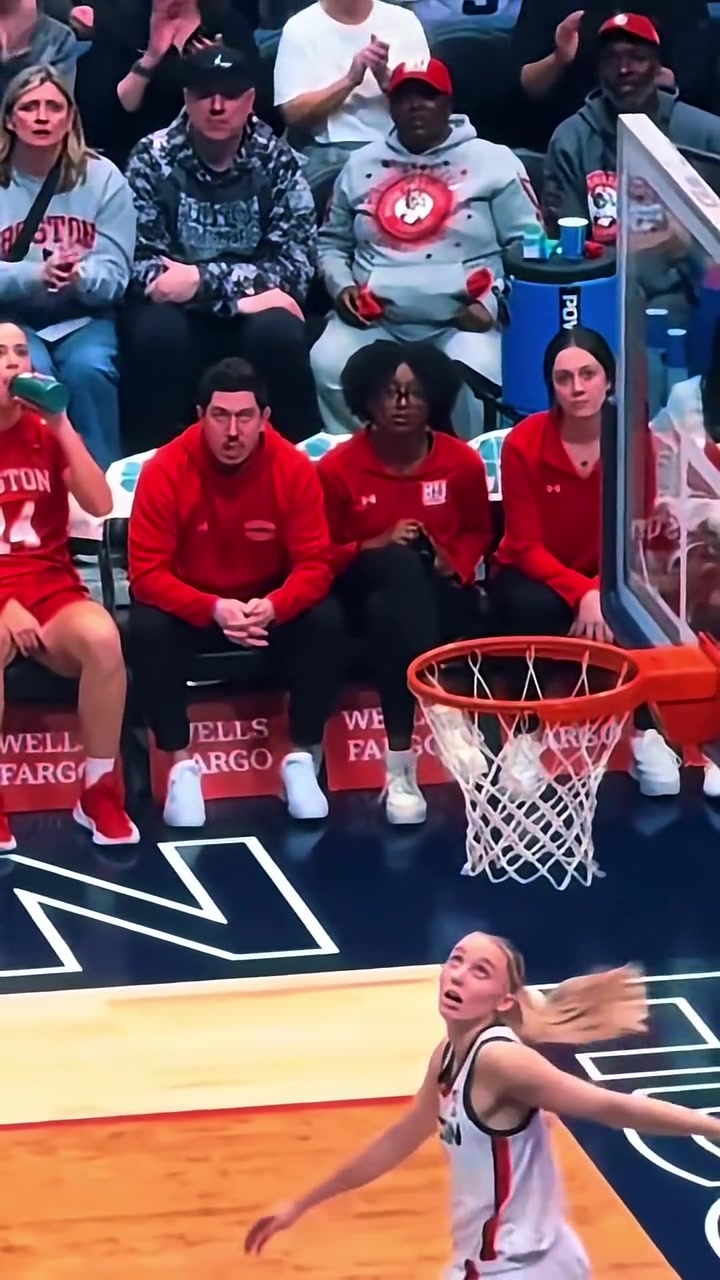 妹子這個(gè)反籃可以看得出來她的手感有多么柔和